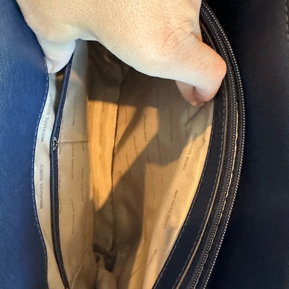 Michael Kors purse - Picture 10 of 12